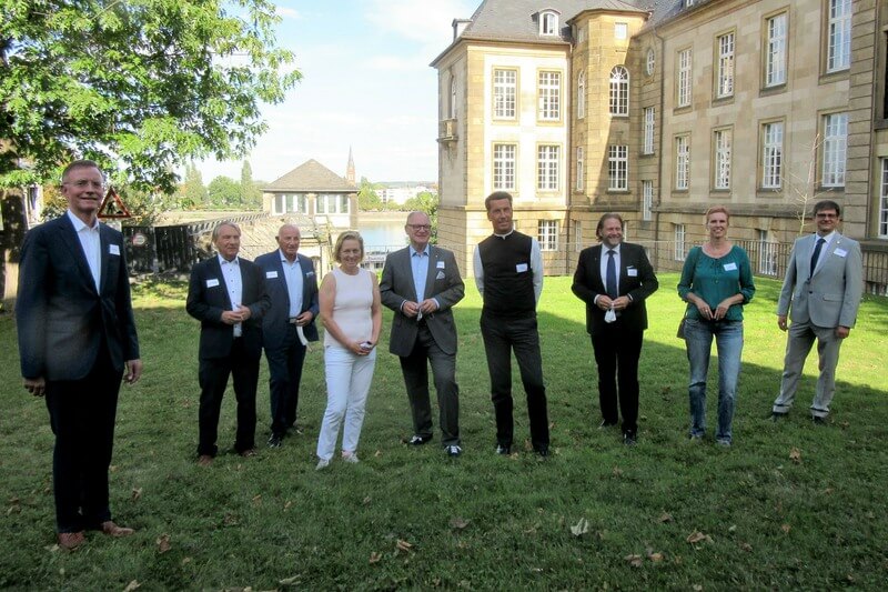 Vorstand und Mitglieder des Senatsclub Bonn während der Weinprobe